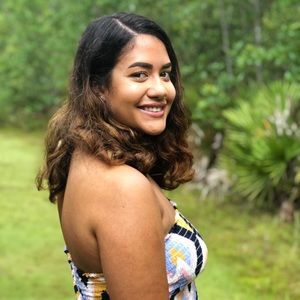 Meet your Posher, Caitlin!